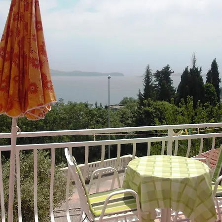 Πανσιόν House Jelena 3*
