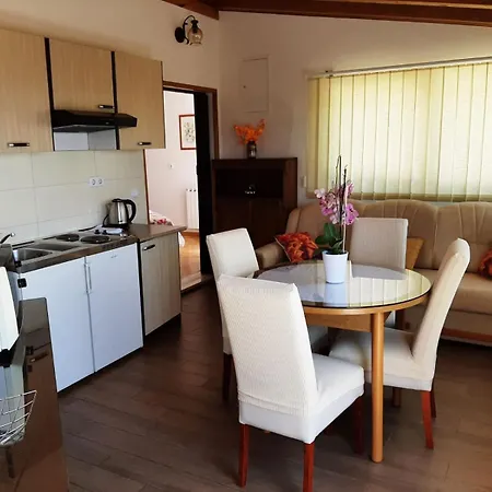 House Jelena Πανσιόν 3*