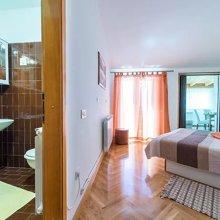 Πανσιόν House Jelena Mlini