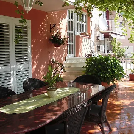 Konukevi House Jelena 3*