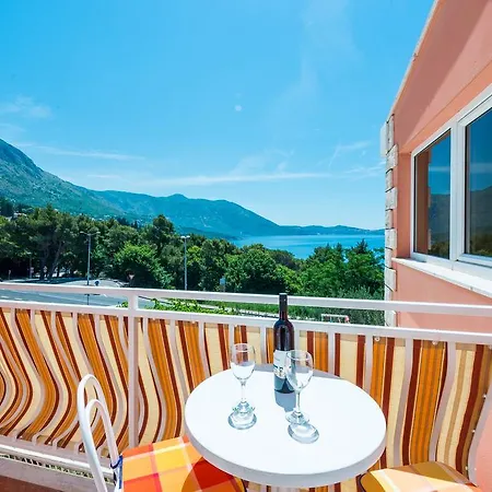 Konukevi House Jelena 3*